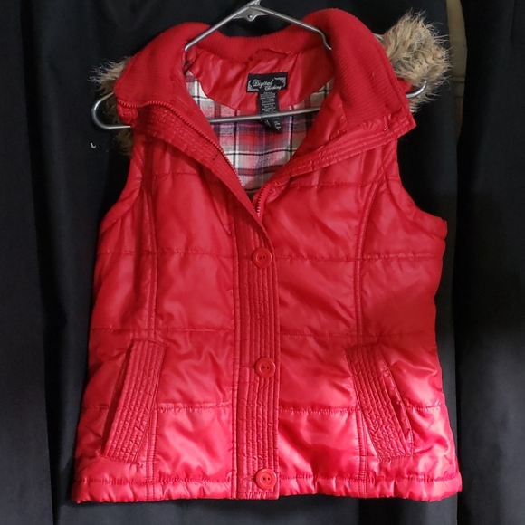 Red Vest - Picture 2 of 4